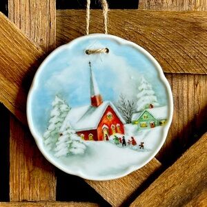 Vintage  Christmas Tree Ornament Hand Painted Winter  Scene 1980 (51)
